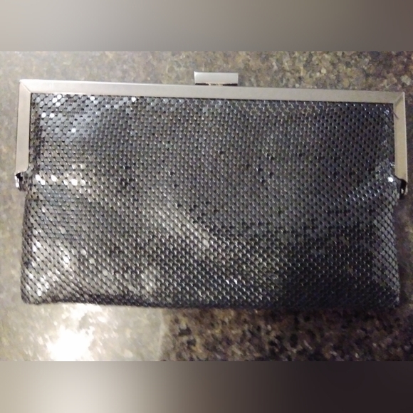 New Dynamite Wristlet - Picture 2 of 4